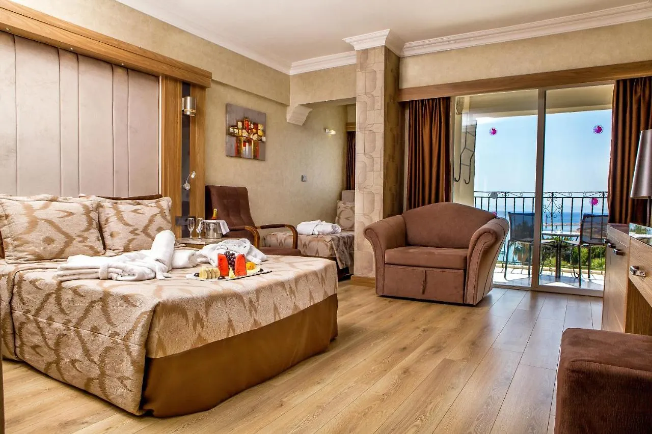 Laur Hotels Experience & Elegance Didim 5*,